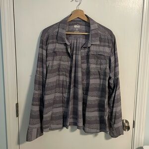 REI Women’s Wilderness Long Sleeve Button up Size XL